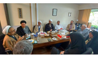 نشست مشترک معاونت محترم پژوهشی و اعضای پژوهشکده مطالعات قرآنی با دست‌اندرکاران همایش مرجعیت قرآن برگزار شد