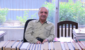 پاسداری از زبان فارسی یکی از ضروری‌ترین وظایف ماست